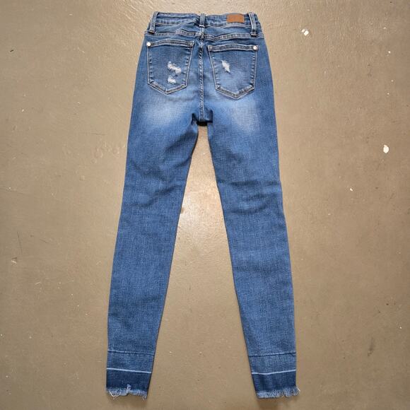 Judy Blue Mid Rise Distressed Raw Hem Skinny Fit Jeans Women's Size 0/24 - Picture 2 of 5